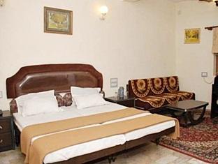 Royal Otel Amhedabad Dış mekan fotoğraf