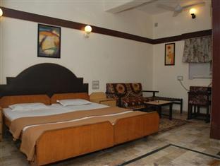 Royal Otel Amhedabad Dış mekan fotoğraf