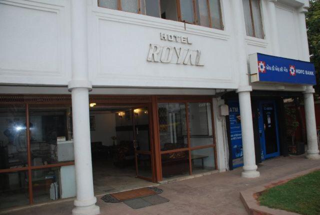 Royal Otel Amhedabad Dış mekan fotoğraf